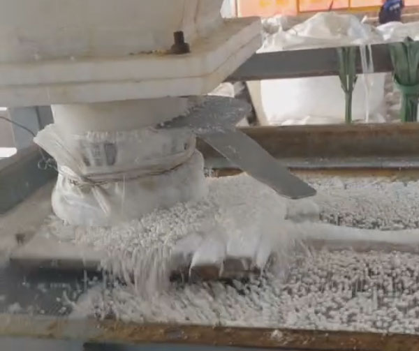 直線振動篩分料器的主要功能是什么？