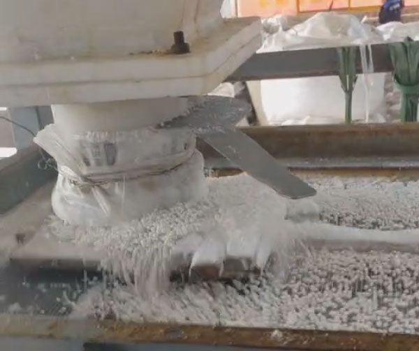 直線振動篩分料器的主要功能是什么？