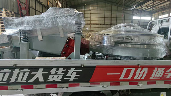 客戶訂制直線振動篩直排篩發貨