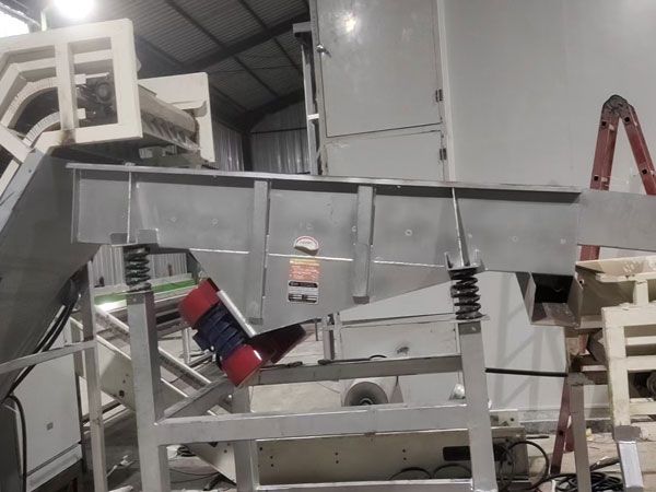 直線振動(dòng)篩的結(jié)構(gòu)和工作原理