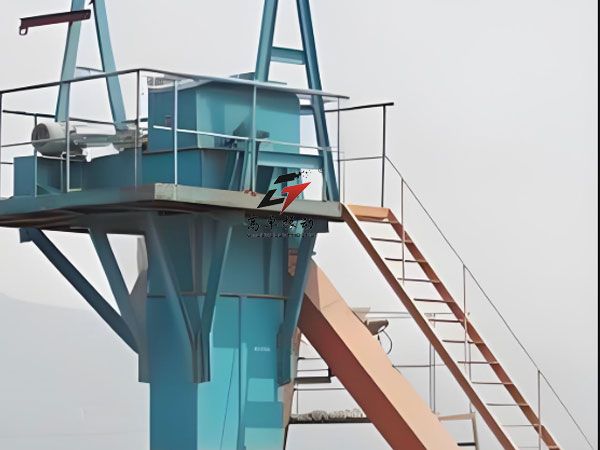 膠帶斗式提升機特點及工作原理