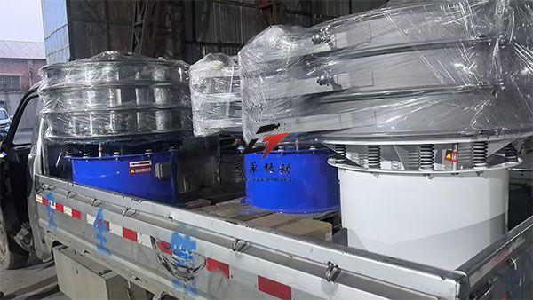 成都客戶再次訂購的3臺旋振篩今日已發(fā)貨