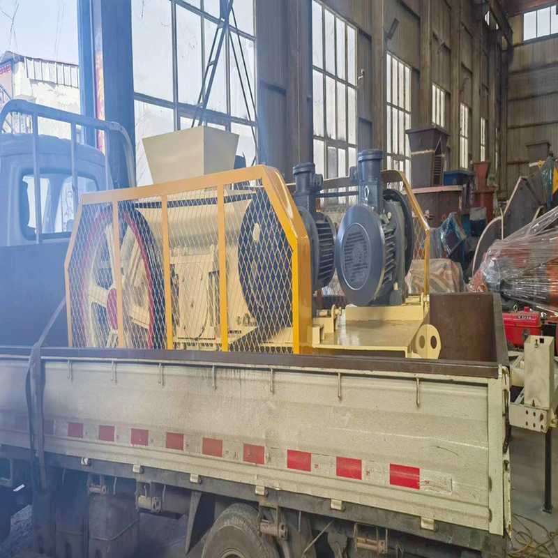 小型破碎機裝車發貨