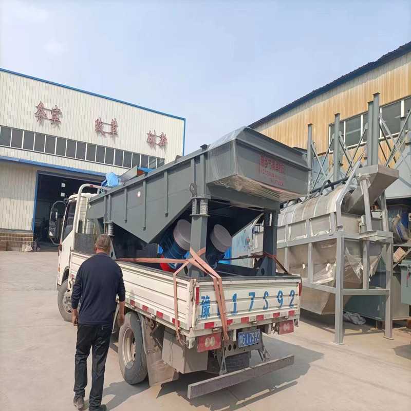 單層普鋼直線振動篩專線發貨—新鄉高卓振動篩廠家