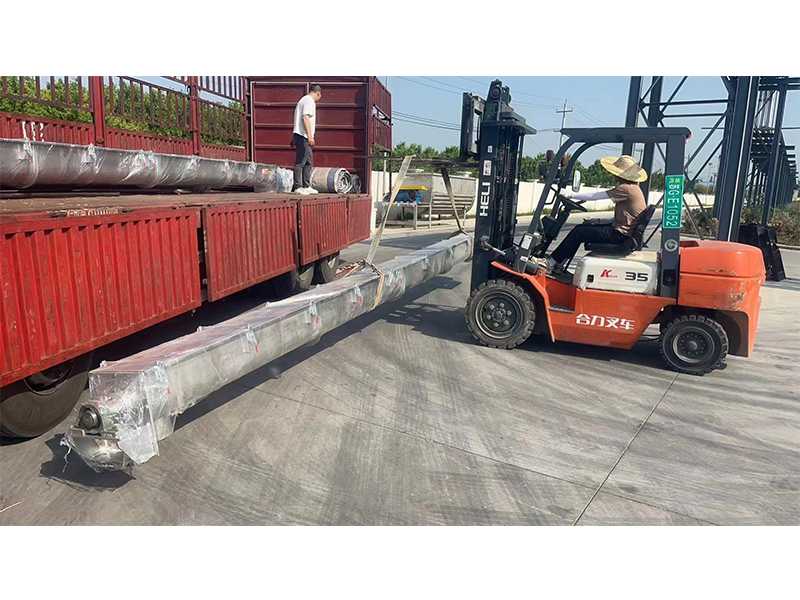 食品級螺旋輸送機安全到達客戶廠區(qū)