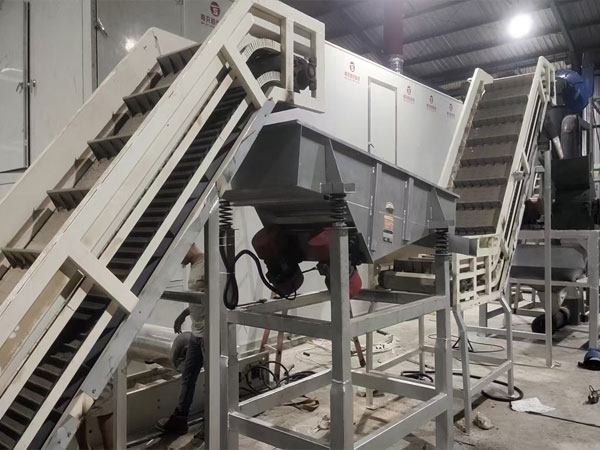 提升機直線篩用戶安裝現場